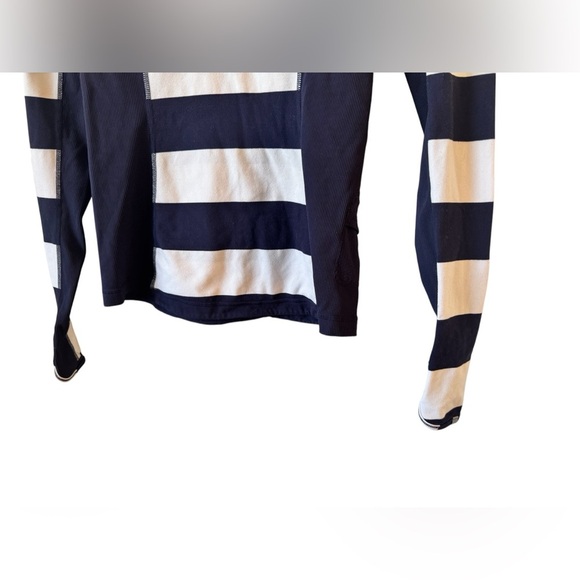 Lululemon Run: Switch Back Long Sleeve  Size 4 - Picture 10 of 13